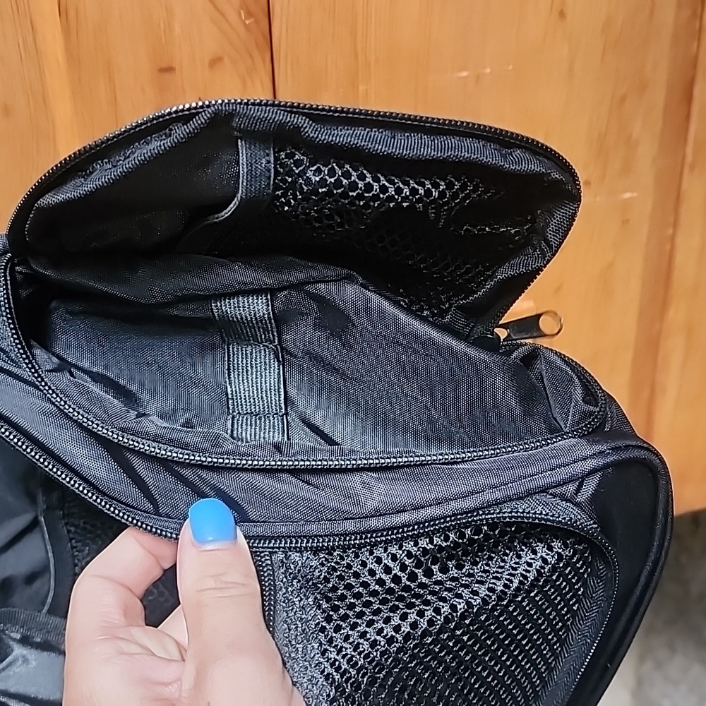 EUC Venture4th: Travel Hanging Toiletry Bag, black nylon, unisex - Picture 6 of 11